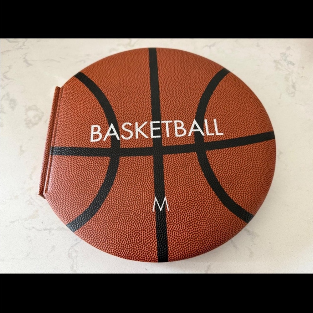 THE HISTORY OF BASKETBALL HARDCOVER BASKETBALL SKIN BOOK 160 PAGES THE GREATS!!